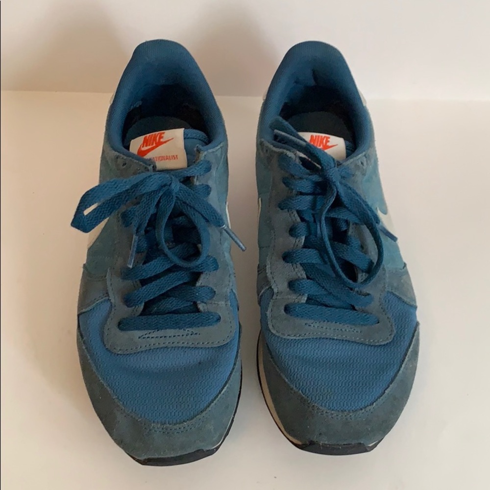 Nike internationalist sneakers